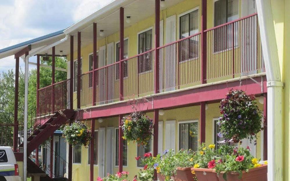 Westwood Motel 100 Mile House エクステリア 写真