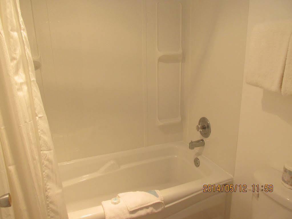 Westwood Motel 100 Mile House エクステリア 写真